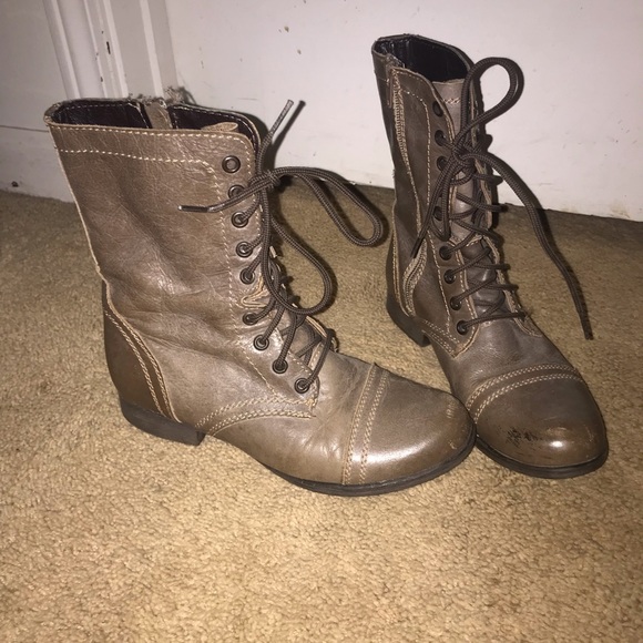 🌟STEVE MADDEN COMBAT BOOTS🌟 - Picture 3 of 5